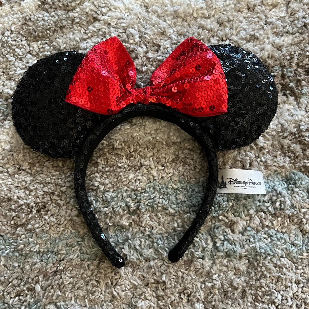 Minnie Mouse ears